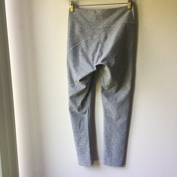 Outdoor Voices Set Athena Crop Top & 3/4 Legging - Picture 7 of 8